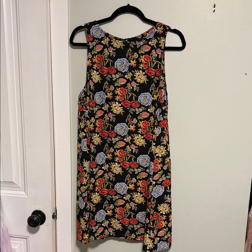 Glamorous Black Mini Dress with Multicolor Floral Pattern - Shift Style - Med